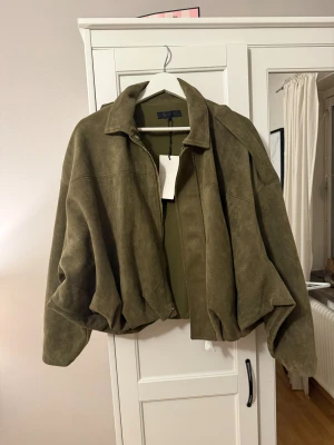 Olivgrön mockajacka från Zara - Ny, med prislapp kvar.💕