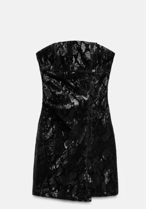 Svart glittrig tubklänning zara - Svart glittrig tubklänning från zara. Superfin, passar perfekt till jul och nyår! Använd två gånger, superbra skick🫶🏻