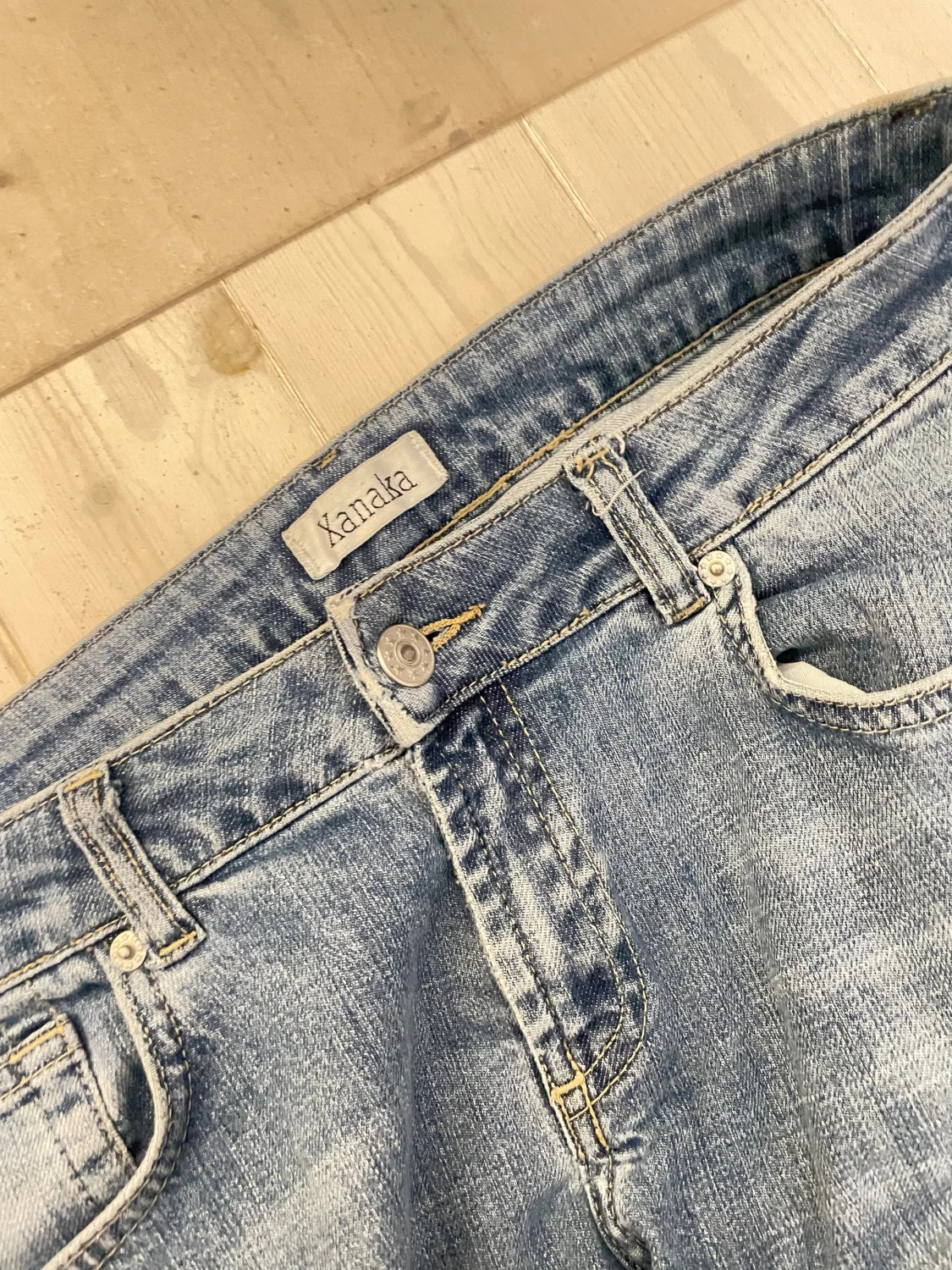 utsvängda jeans - 4