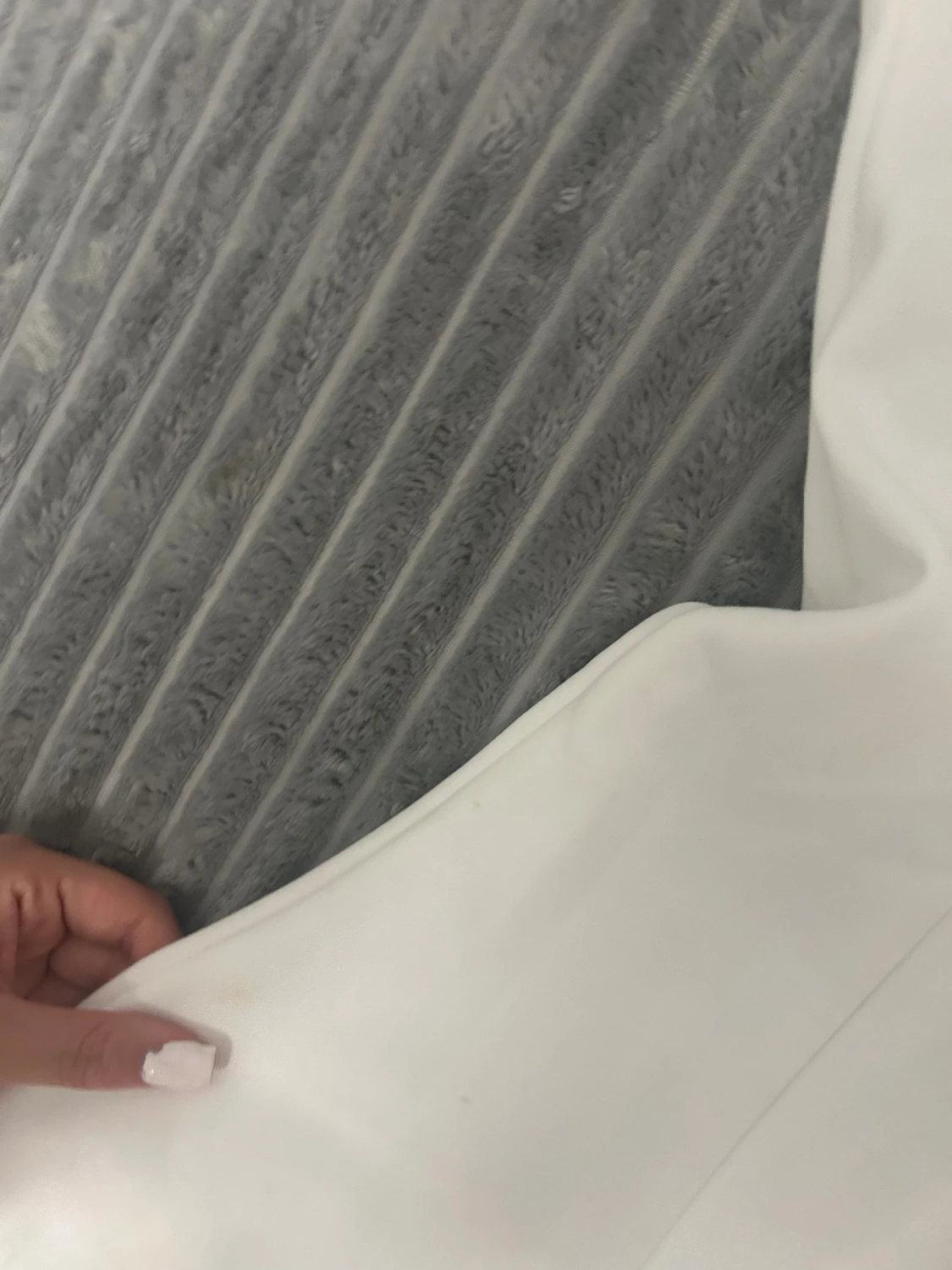 Vit klänning med spetsdetaljer NELLY - 2