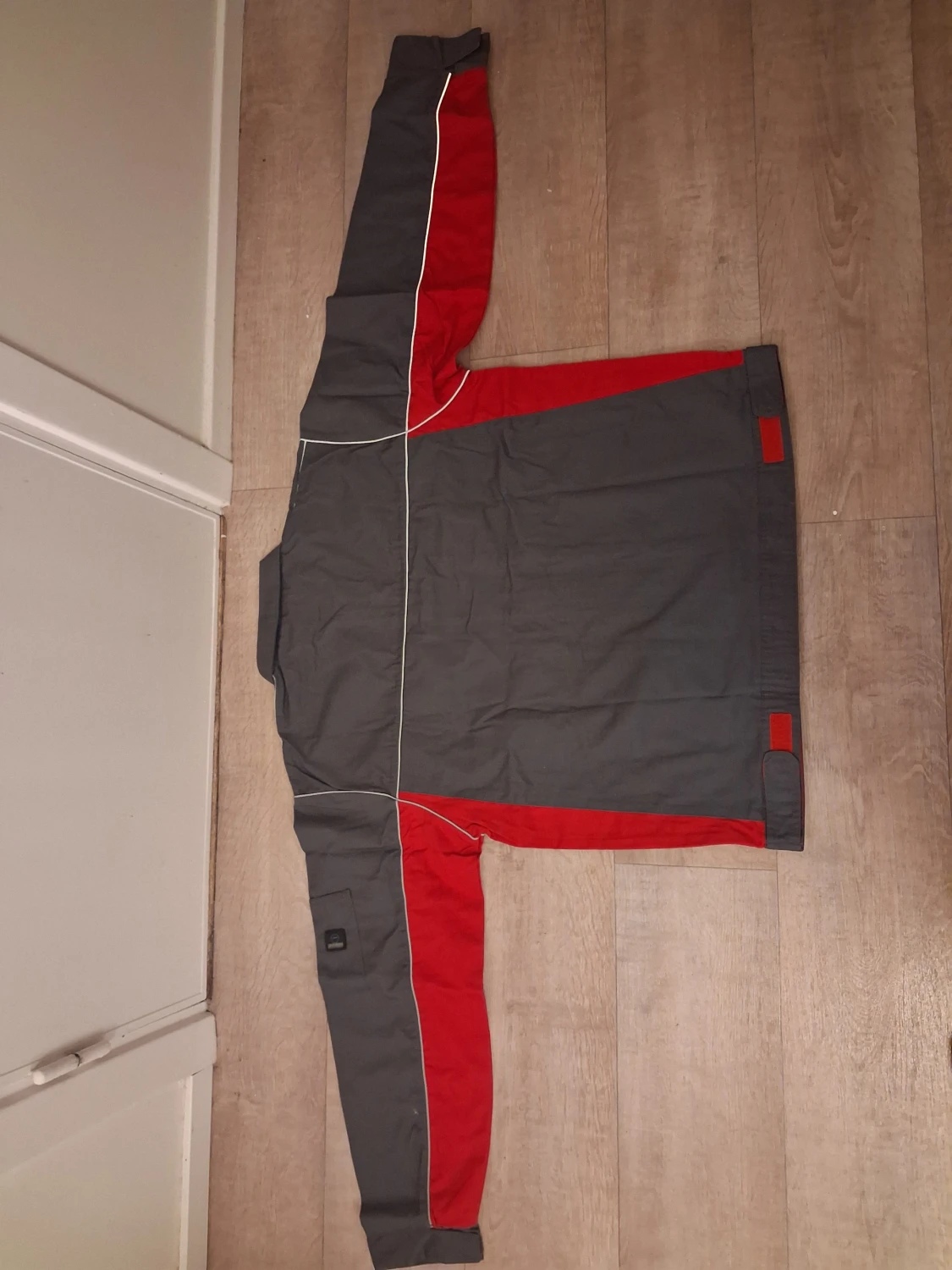 Grå och röd twilljacka från Univern - 2