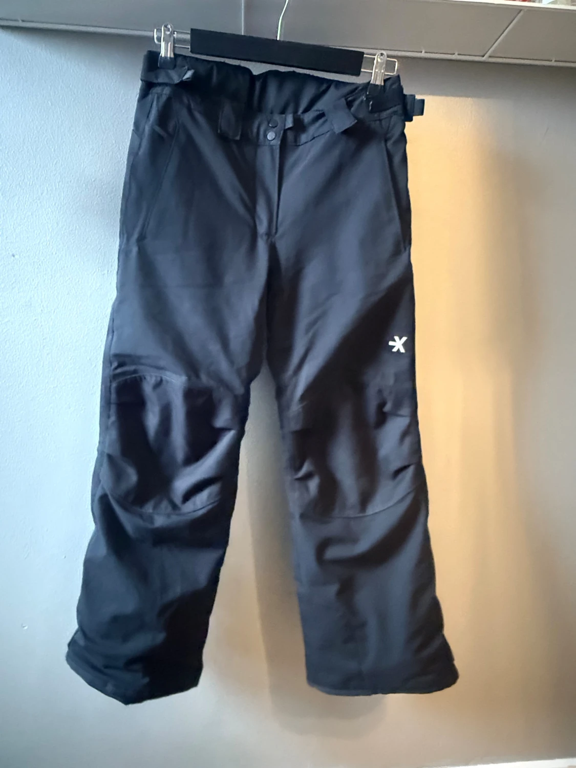 Svarta täckbyxor med förstärkta knän