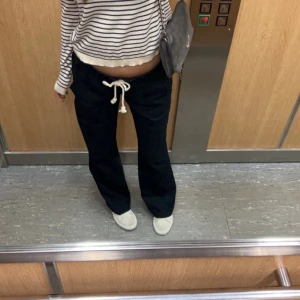 Linnebyxor - Super fina Roxy byxor i fint skicka dock e dom uppsprätta längst ner men inget man tänker på 