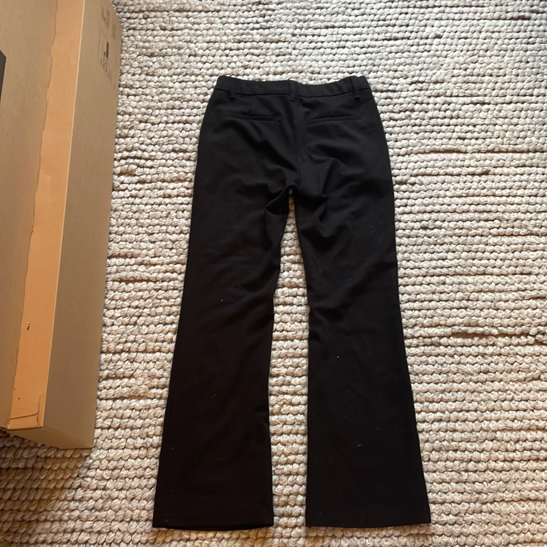 Svarta kostymbyxor från Lindex Kids i storlek 152 - 4