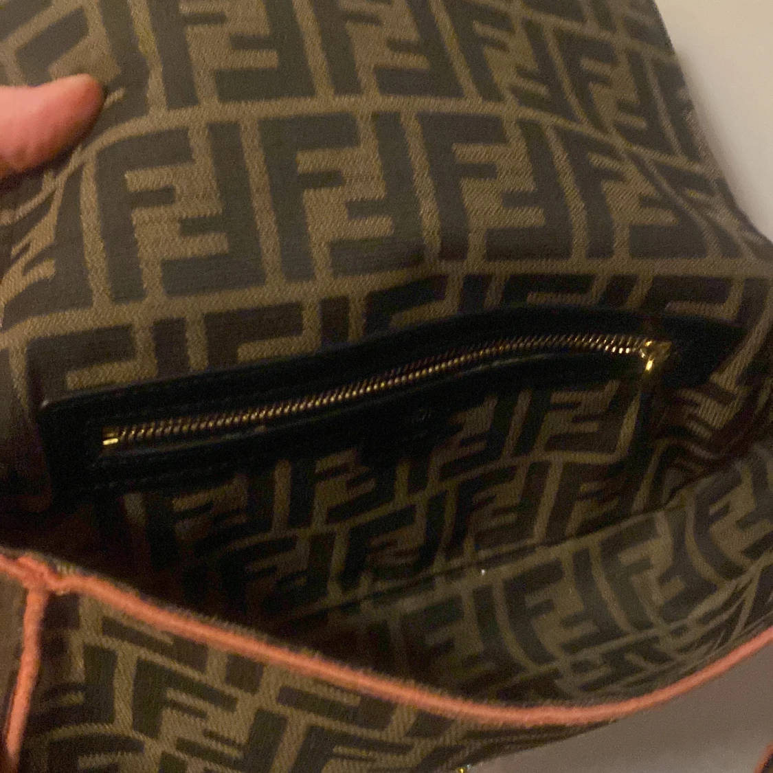 Fendi axelväska med avtagbar rem - 2