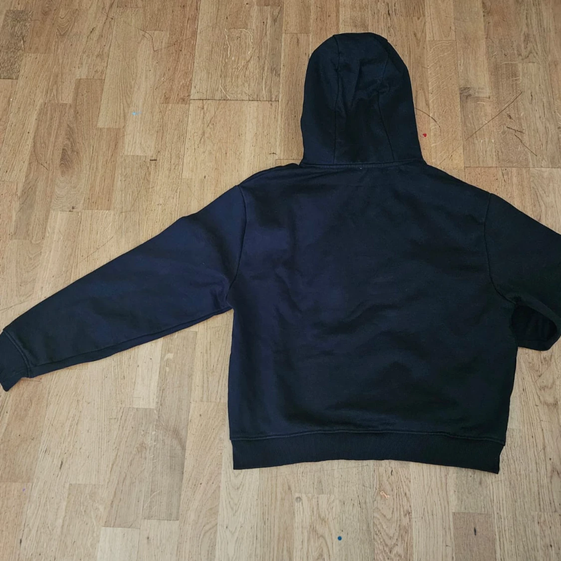 Svart hoodie från Zara - 1