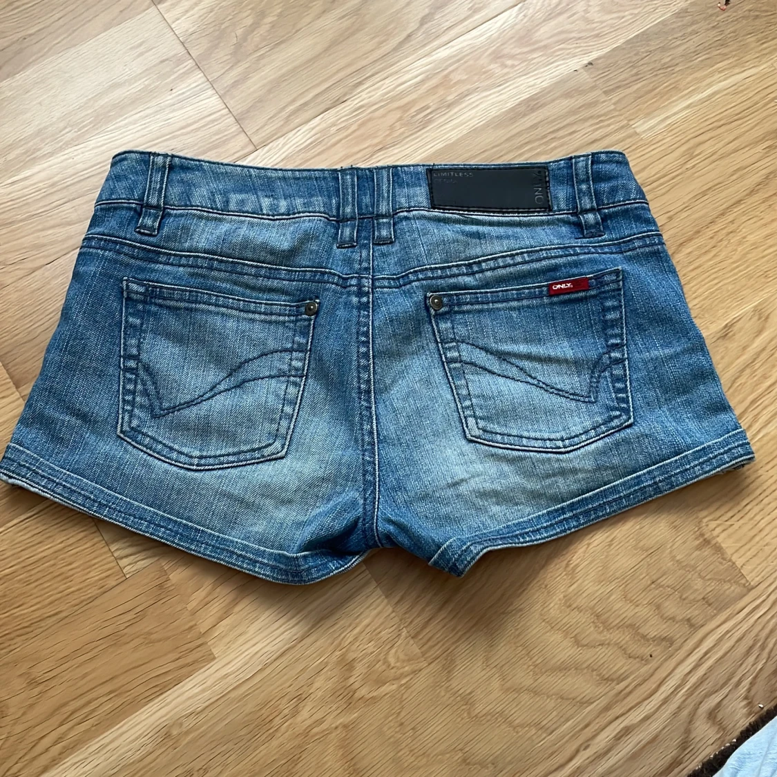 Blå jeansshorts från ONLY - 1