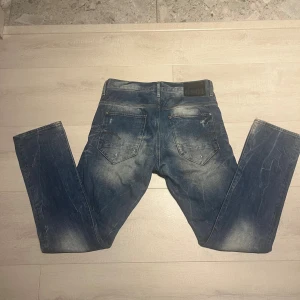 G-star RAW jeans - Jag säljer ett par G-star jeans som är modellen slim fit. Jeansen är sparsamt använda och i jättebra skick. Skriv om ni har några mer frågor.