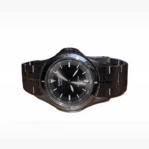 Svart och silver Casio armbandsur 39mm - Stilren Casio Quartz klocka med svart urtavla och silvrigt armband i metall. Klockan har tydliga indexmarkeringar, klassisk rund form och vattentålighet upp till 50 meter. Perfekt accessoar för dig som gillar enkel och tidlös design.