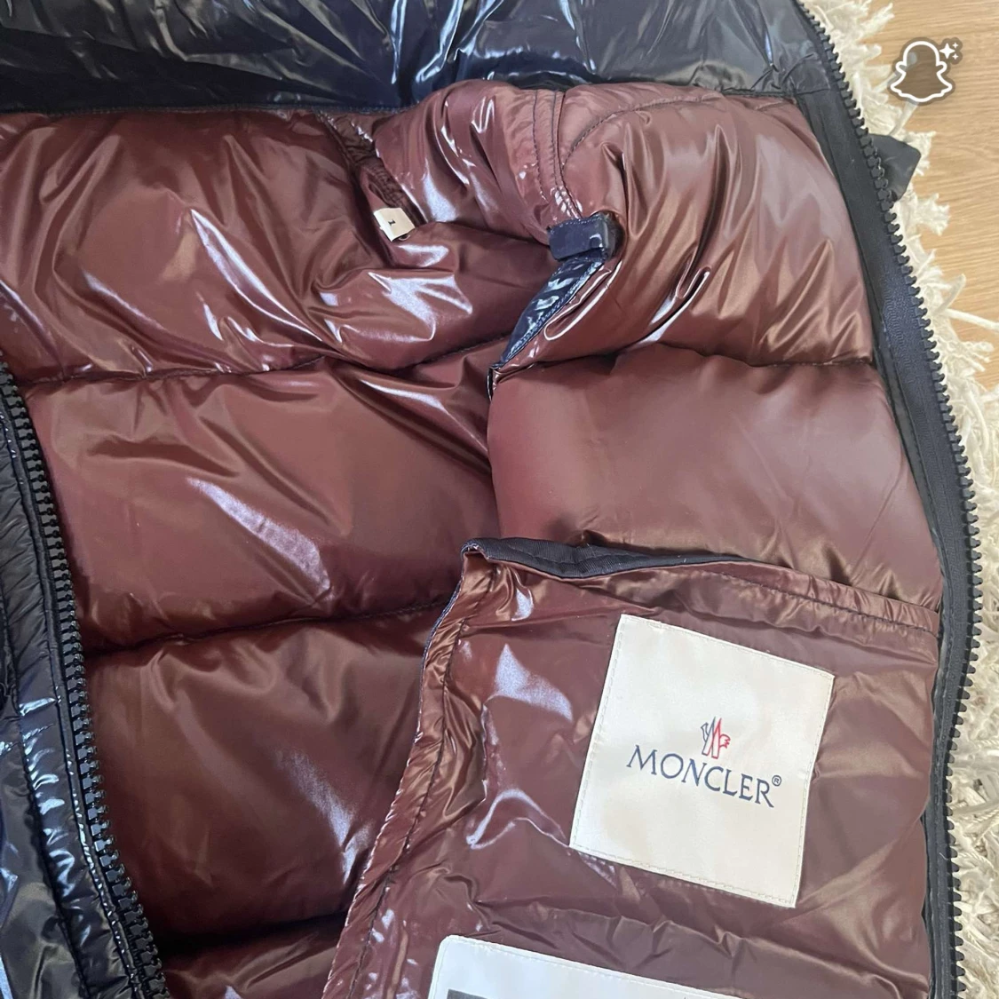 Svart dunväst från Moncler med huva - 1