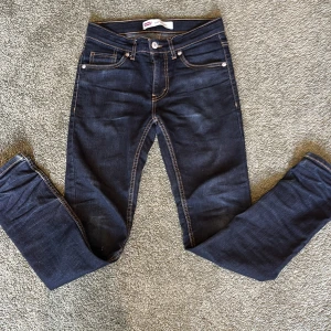 Levi's Jeanes  - Trendiga Levi’s jeanse (510 SKINNY) med snygg trätt 