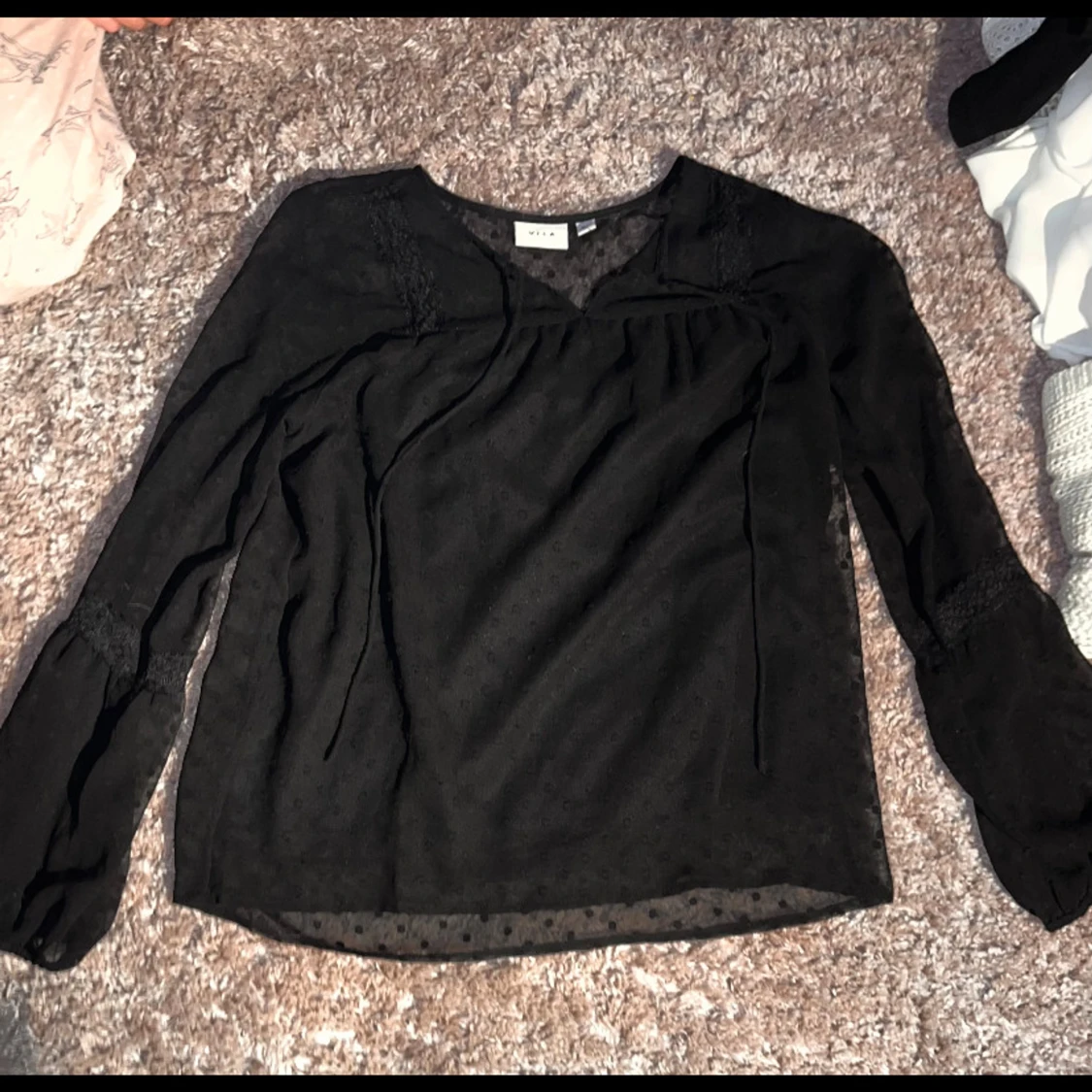 Svart prickig blus från Vila - 1