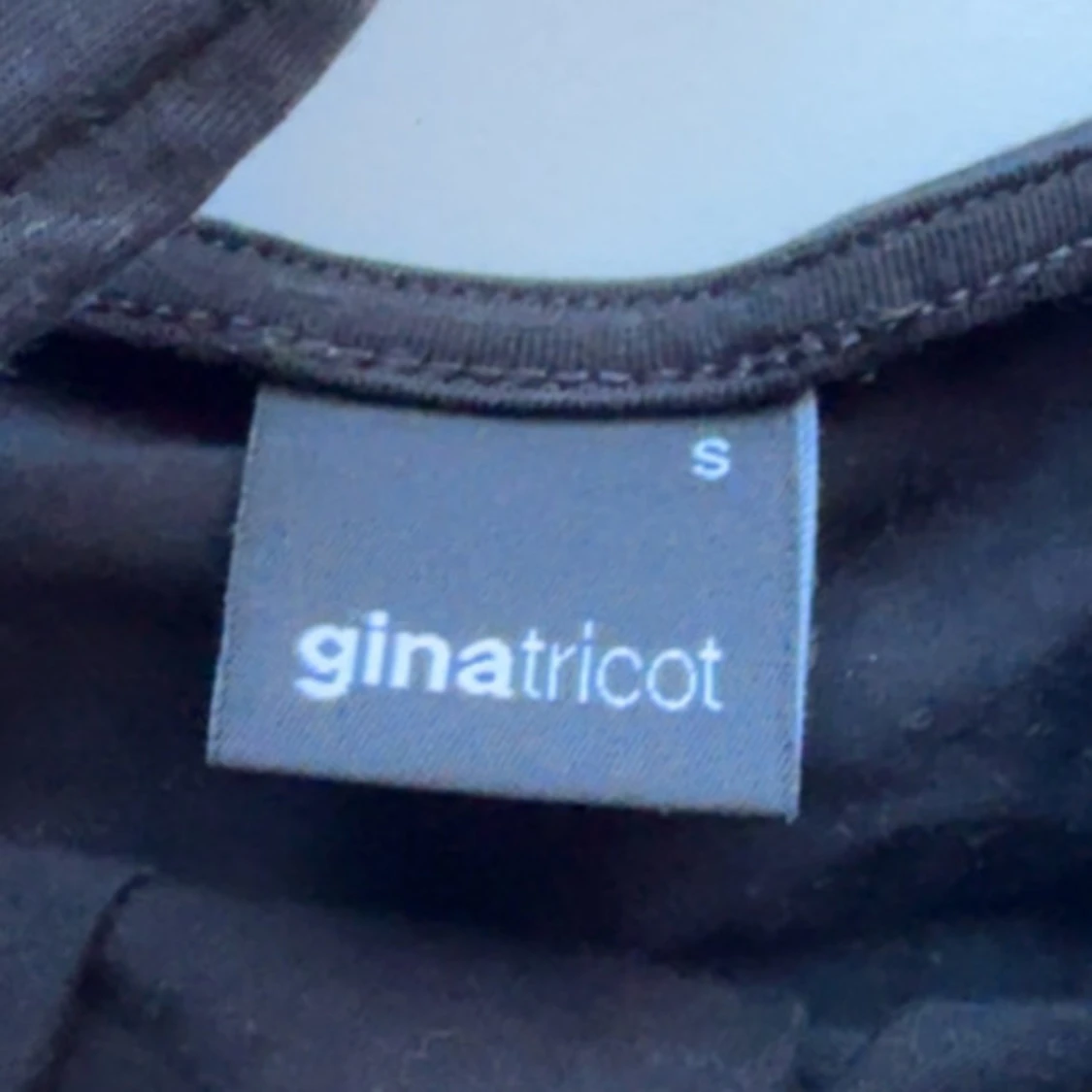 Svart linnetopp från Gina Tricot S - 2