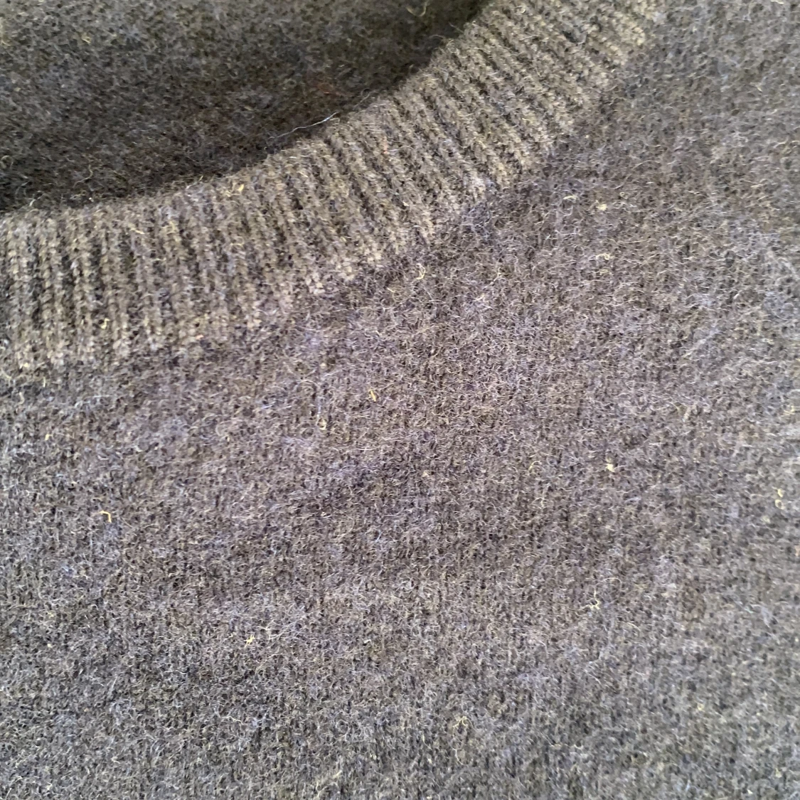 Mörkblå stickad tröja - 1