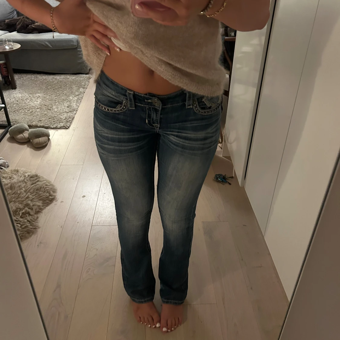 Blå bootcut jeans med låg midja