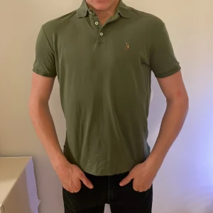 Ralph lauren piké - Tja, säljer en unik Ralph lauren piké skicket är 10/10 storlek S (XS)💫😇 vid frågor hör gärna av dig 😃priset är ej hugget i sten 💵💵