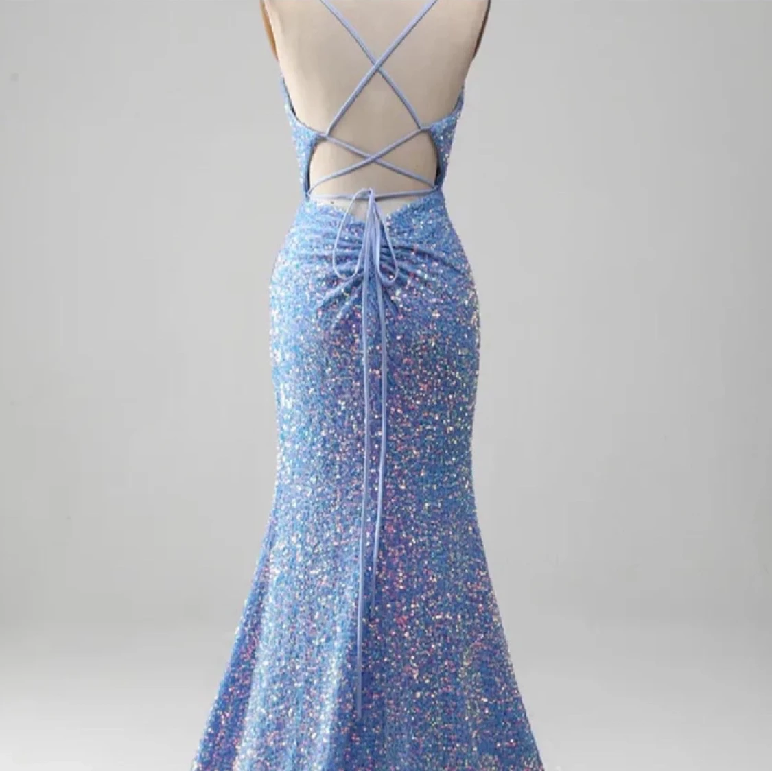 Blå glittrig långklänning med slits - 1