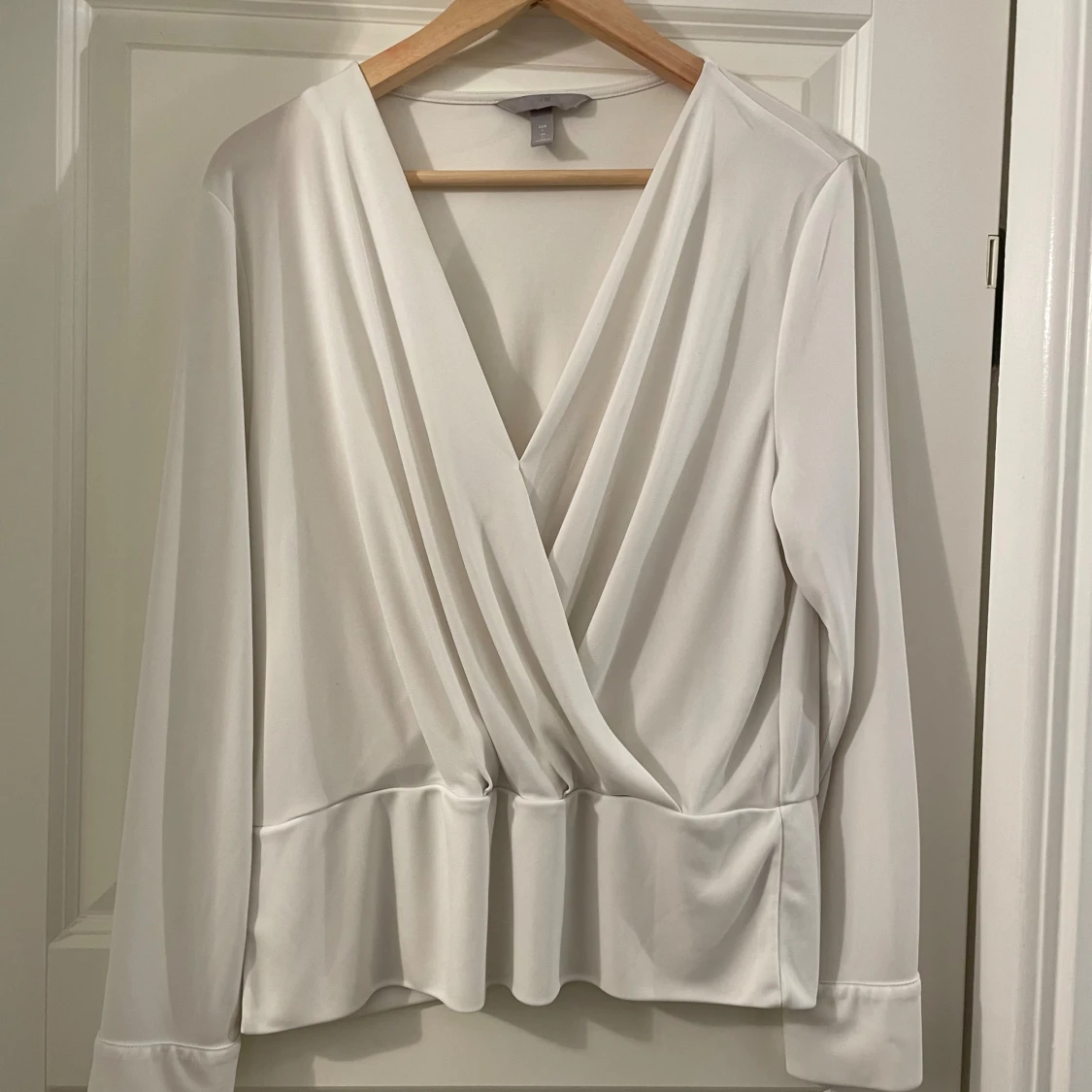 Vit omlottblus från H&M