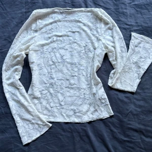 Långärmad topp - Jättfin topp, har utsvängda armar, har använt 1 gång 🫶🏼