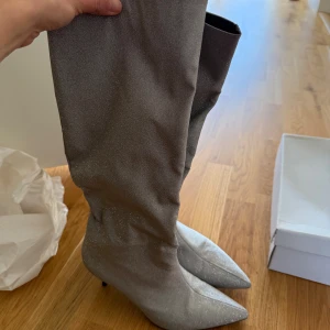 Klackskor  - Helt nya klackskor från Zara. Nyttpris: 700 Mitt pris: 350 Storlek 