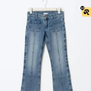 Gina Young 164 - Säljer ett bar Gina Young jeans storlek 164 dom passar mig bra på längd (är 165) men dom är lite för stora på midjan. Man kan göra den större och mindre om man vill. Har haft på den typ 2-3 gånger. Helt ny