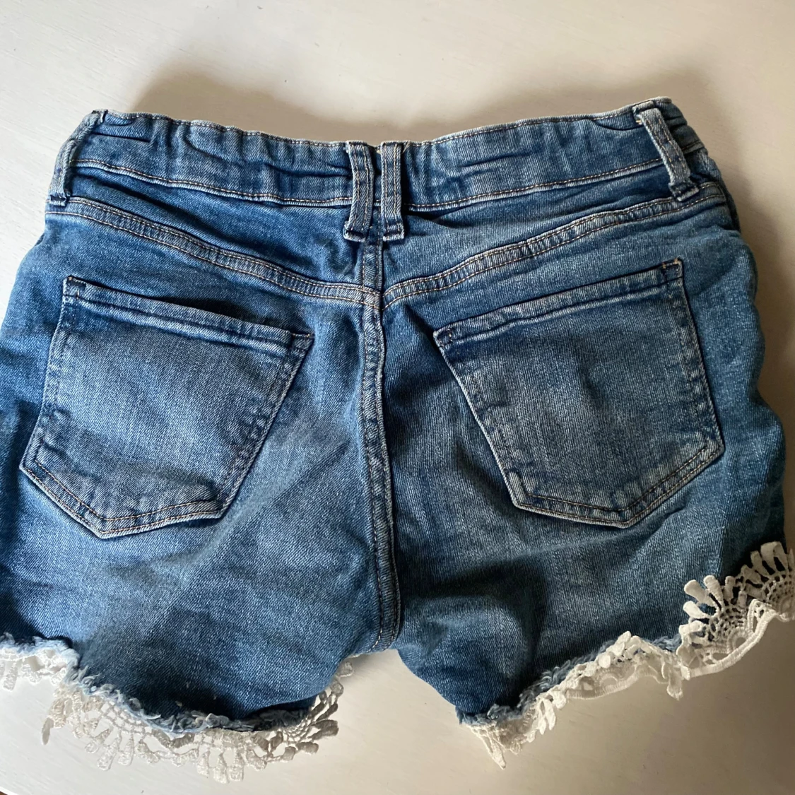 Blå jeansshorts med spets  - 1