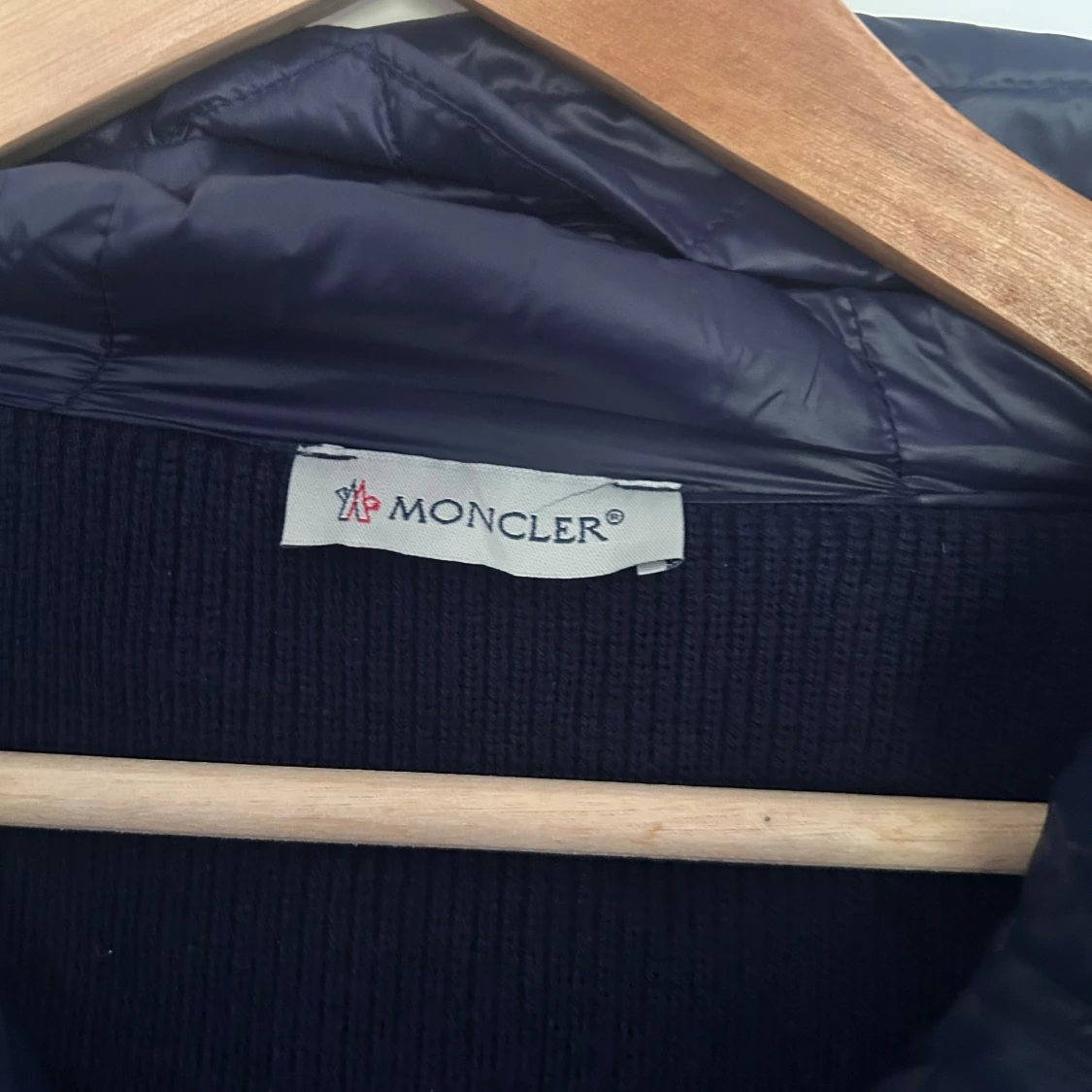 Mörkblå dunväst från Moncler - 3