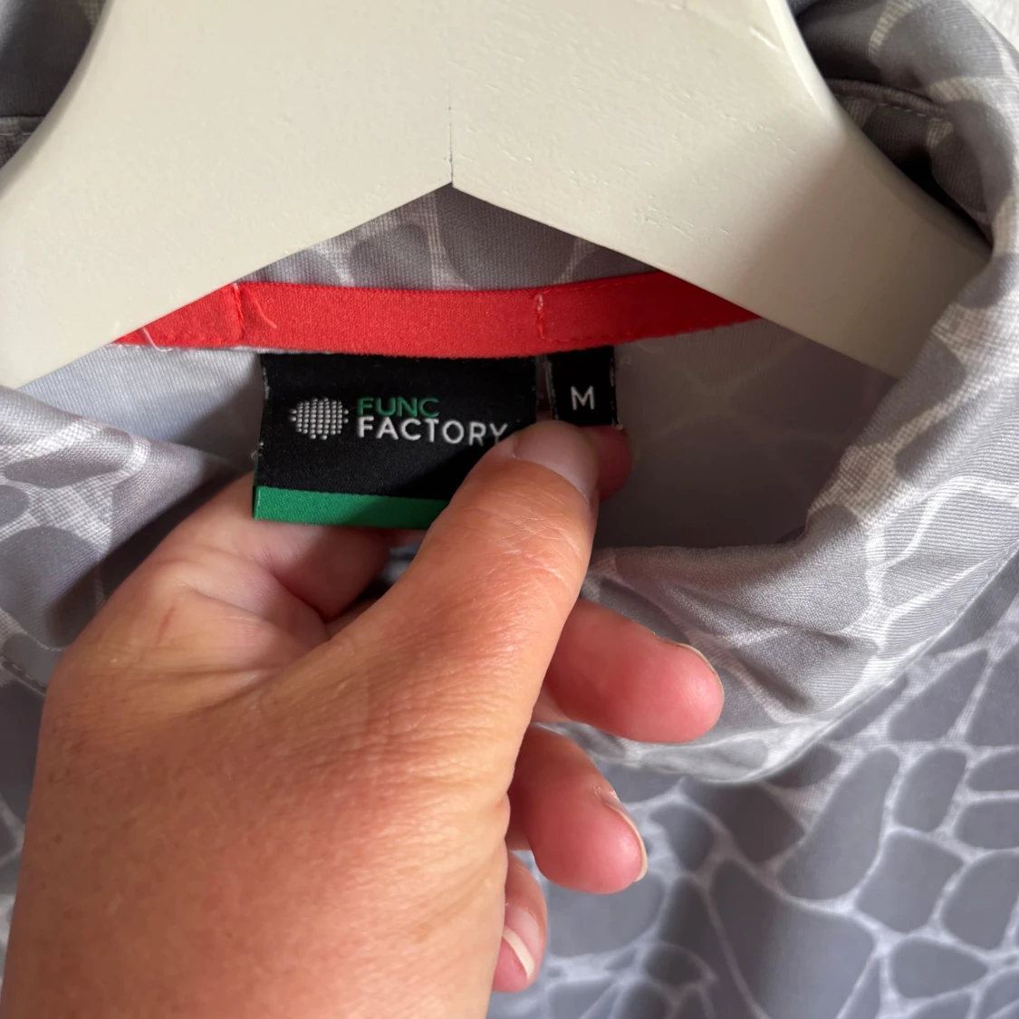 Gråvit mönstrad piké från Func Factory - 2