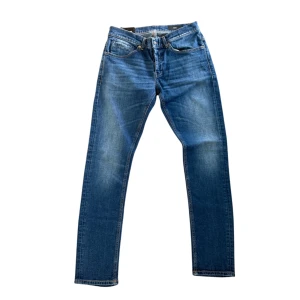 DONDUP GEORGE JEANS - Dondup George jeans - Nya modellen - Storlek 33 Längd: 104cm/Midija:41cm - Hör av dig vid minsta fundering// Deluxecloset 