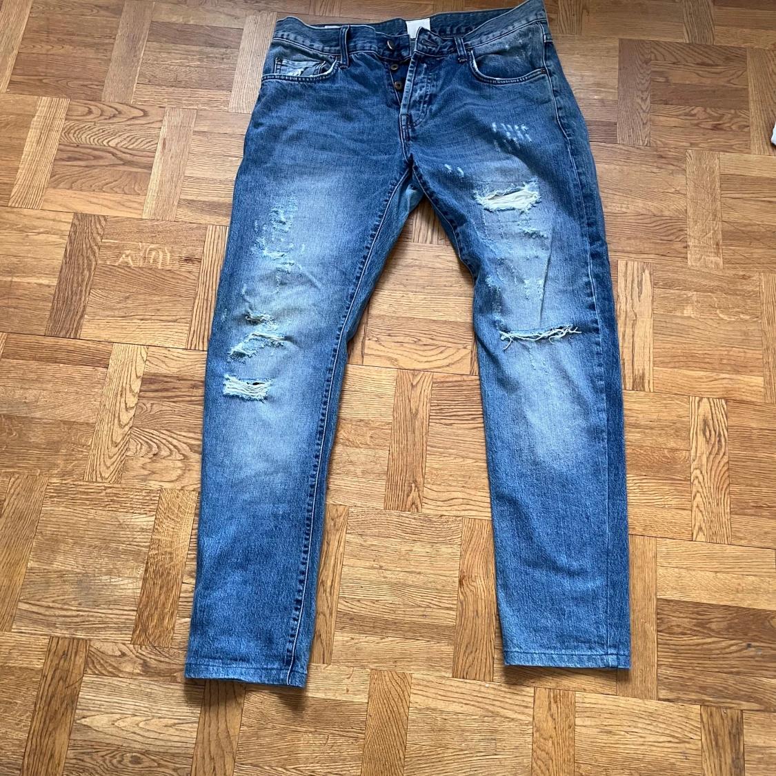 Blå slitna jeansbyxor Ruffle & bow 32/34