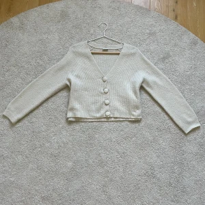 Stickad kofta - Köptes secondhand, men i bra skick ❤️