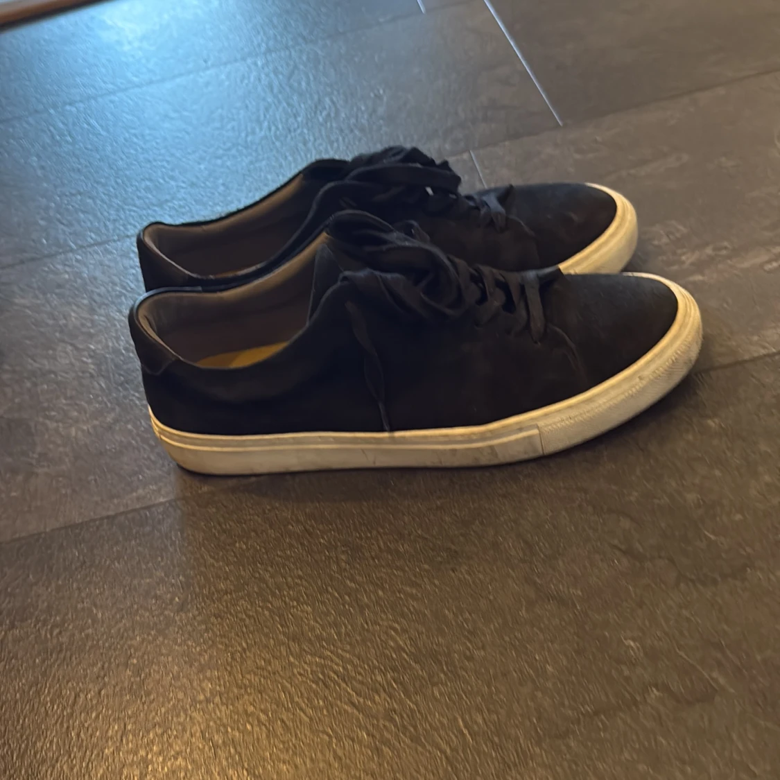 Svarta mockasneakers från Sneaky Steve - 1