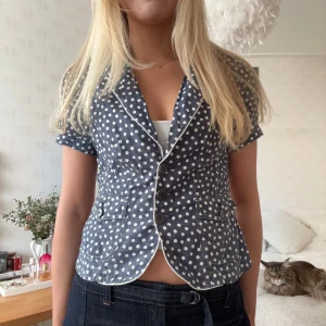 Prickig topp / blus  - Sååå snygg💕🌷💕🌷