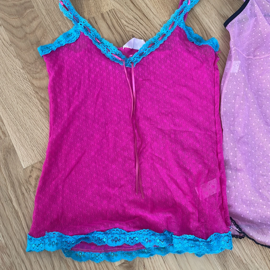 2 spetsiga linnetoppar i rosa & lila - 1