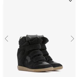 ISABEL MARANT  - SÖKER!!!! Hej jag söker dessa isabel marant skor I svart storlek 39 skriv gärna till mig och skicka massa bilder på skorna om nån kan sälja till mig🥰❤️