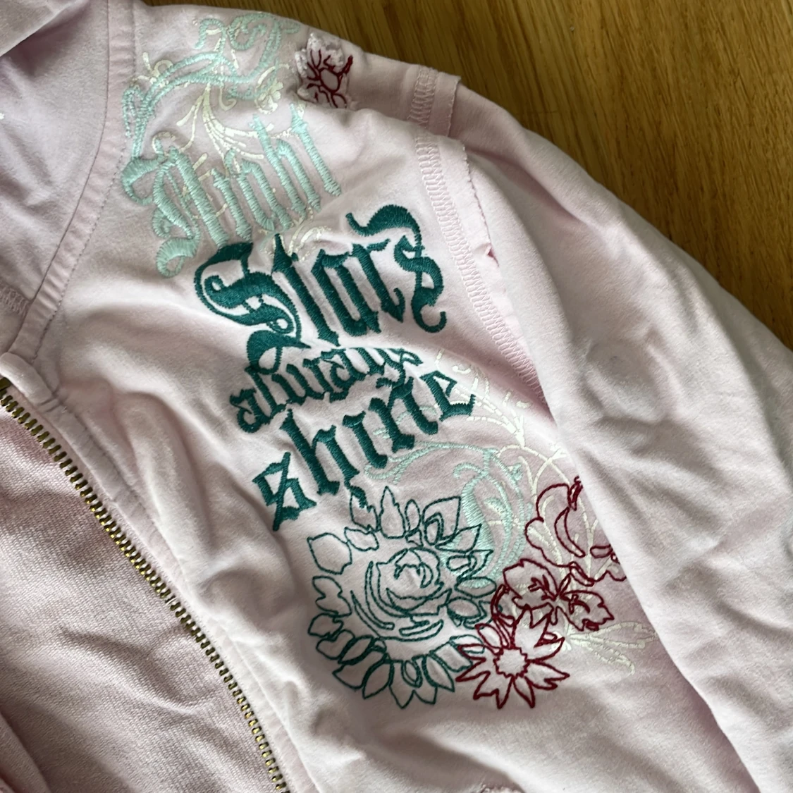 Ljusrosa hoodie med blommor från Esprit - 3