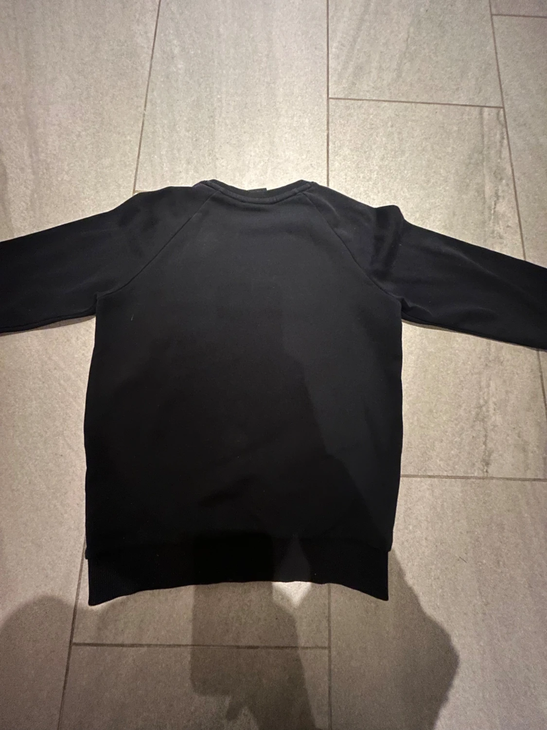 Svart Peak Performance sweatshirt. Storlek 150, pojke - 1
