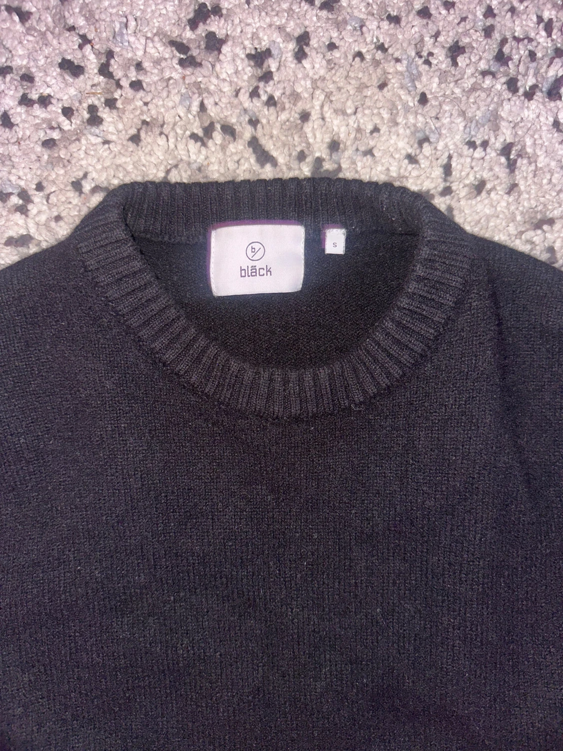 Svart stickad tröja från Bläck - 1