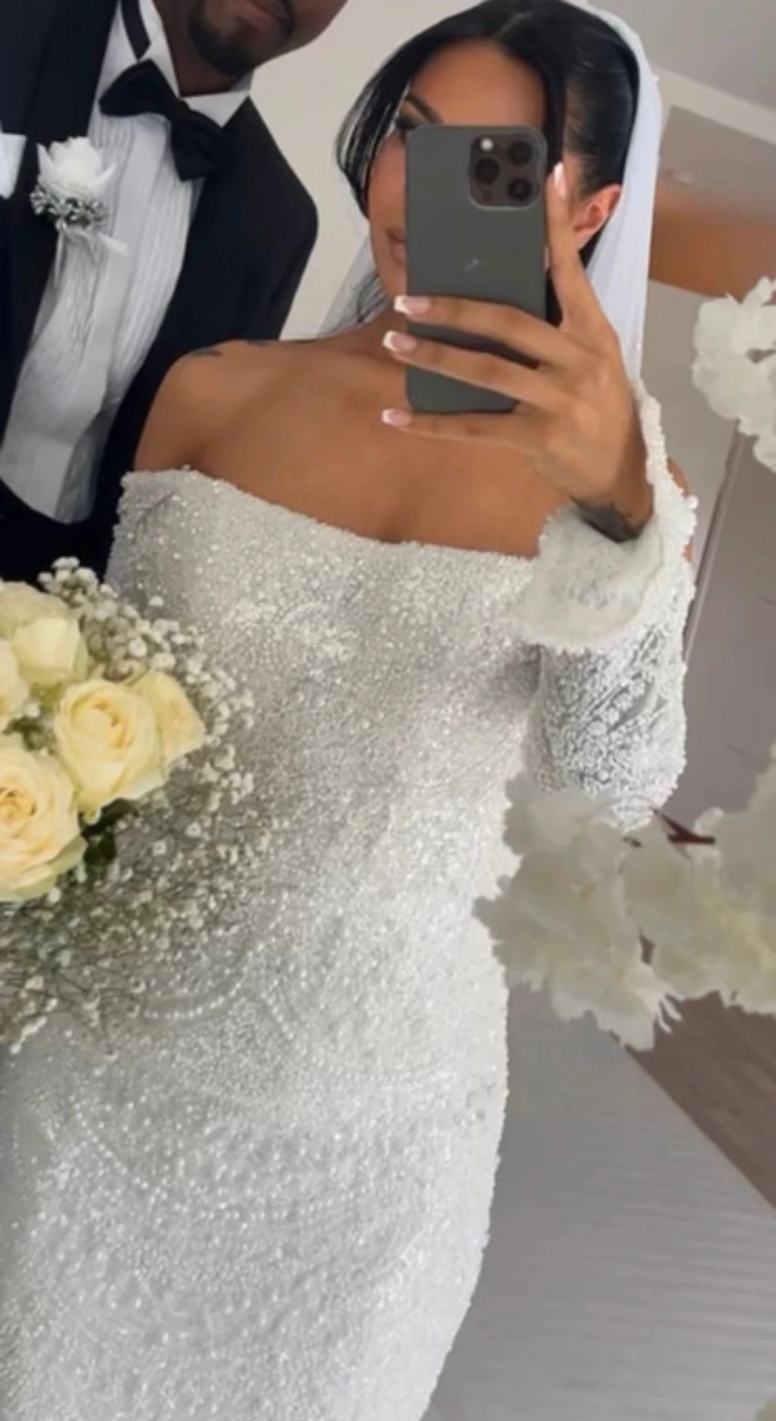 Vit pärlbroderad lång bröllopsklänning - 2