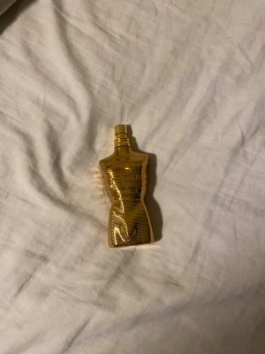 Jean Paul Gaultier Le Malé elixir absolu EDP - Säljer nu min JPG elixir absolu, en bättre version av elixir, har 70ml utav 75