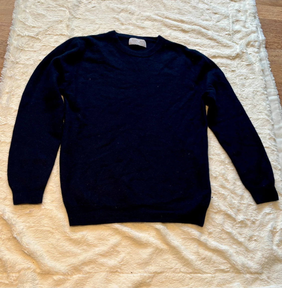 Mörkblå stickad tröja från Zara . Kashmir 