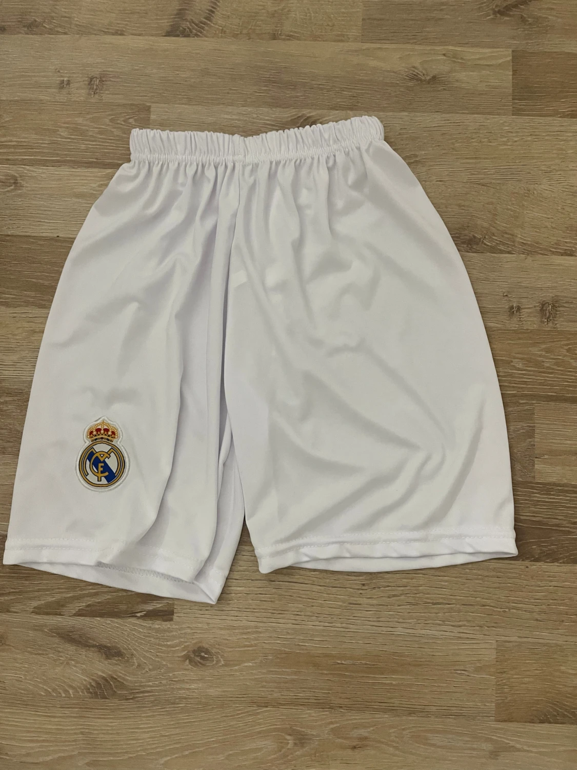 Vita Real Madrid fotbollsshorts