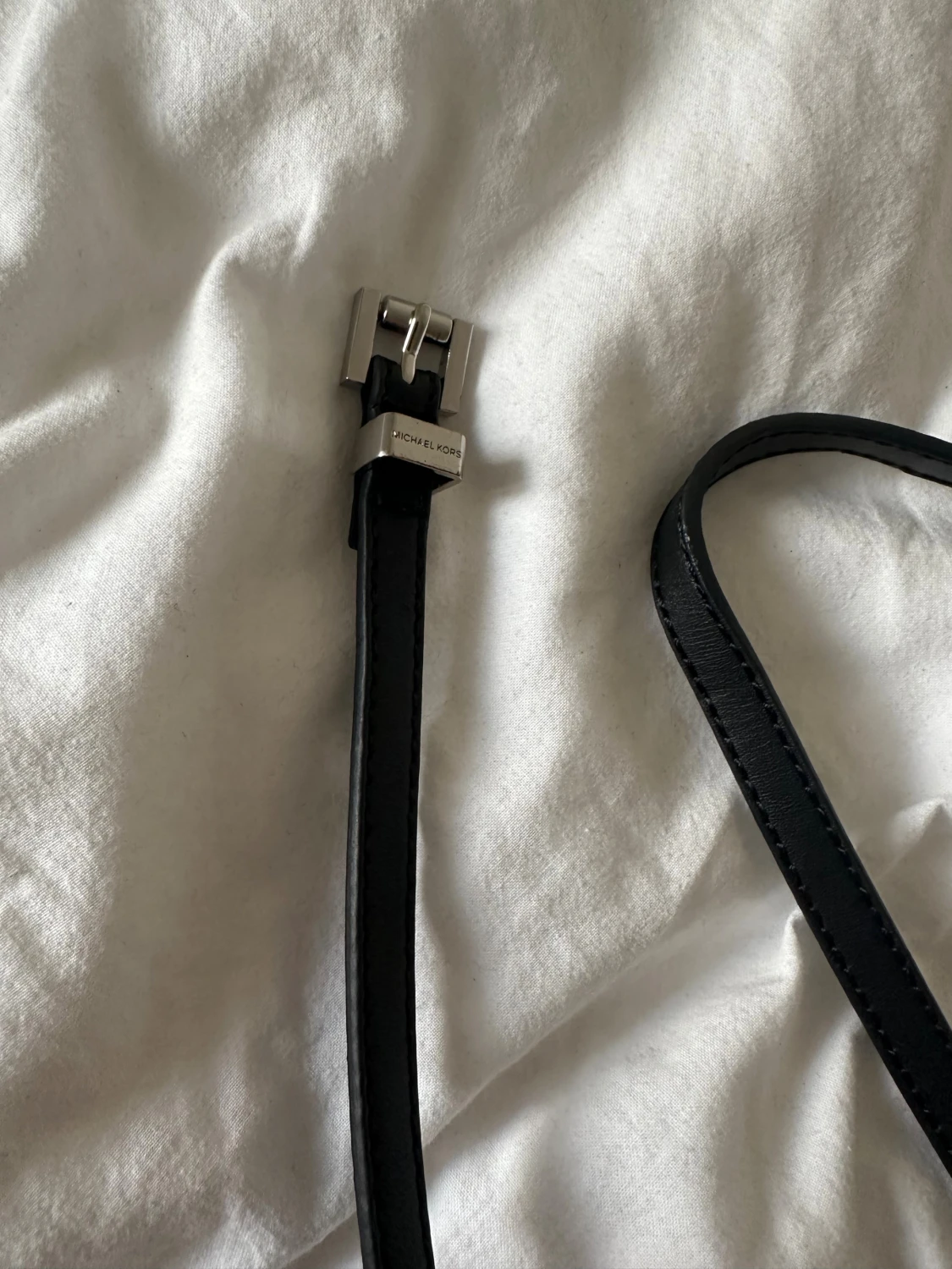 Svart smalt skärp från Michael Kors