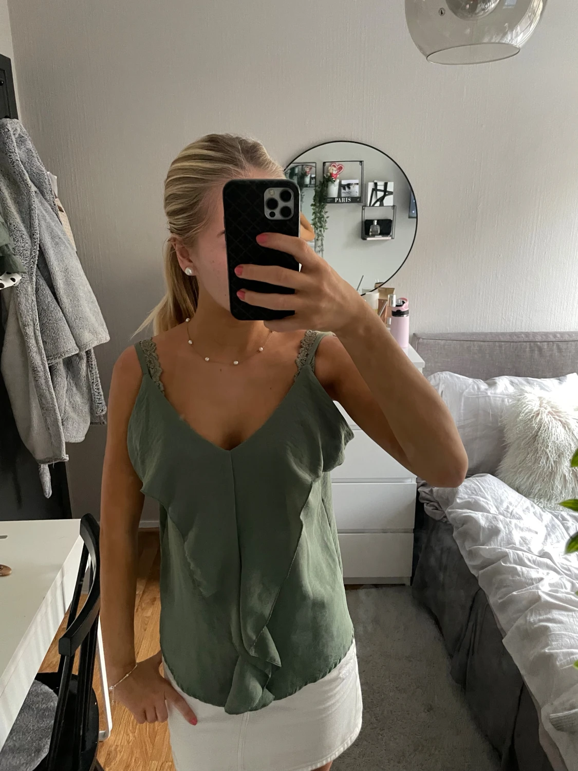 Grön linnetopp med spetsdetaljer