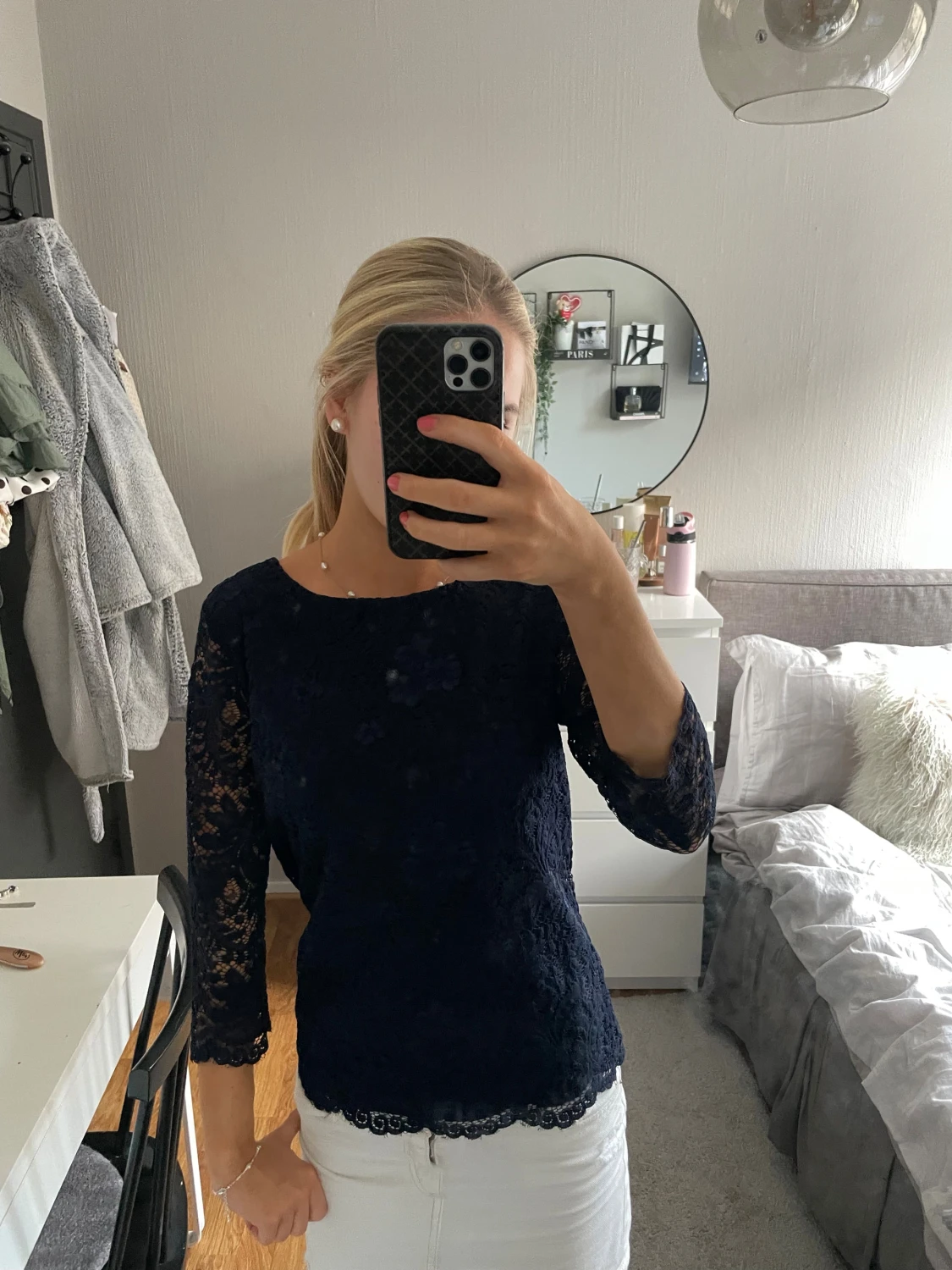 Mörkblå spetsblus med trekvartsärm - 2