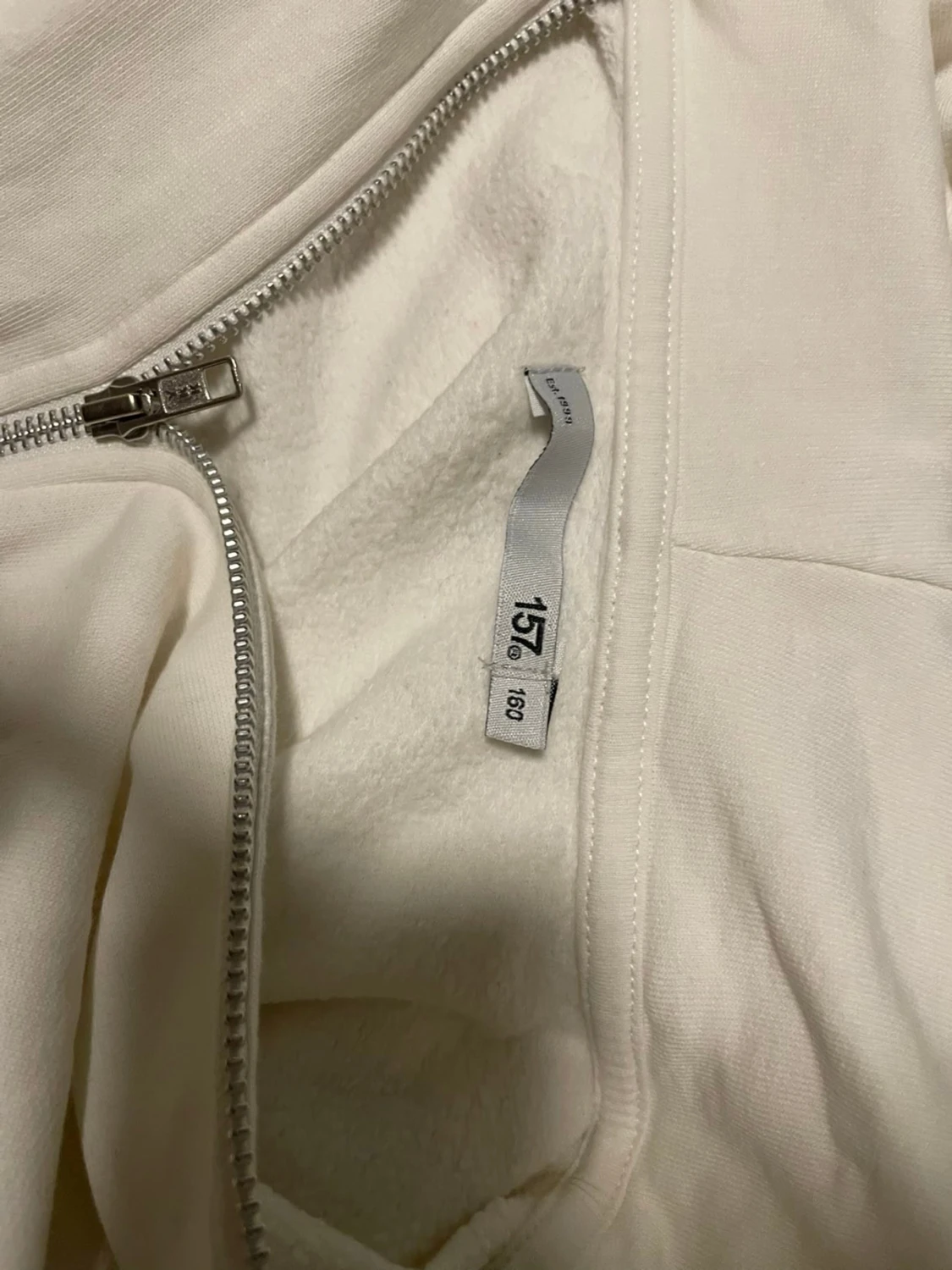 Vit hoodie med dragkedja och huva - 2