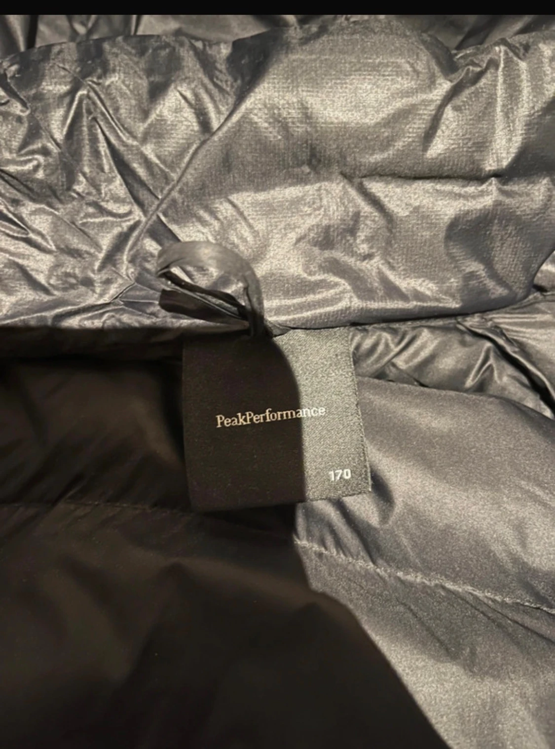 Svart dunjacka Peak Performance 170 - 1