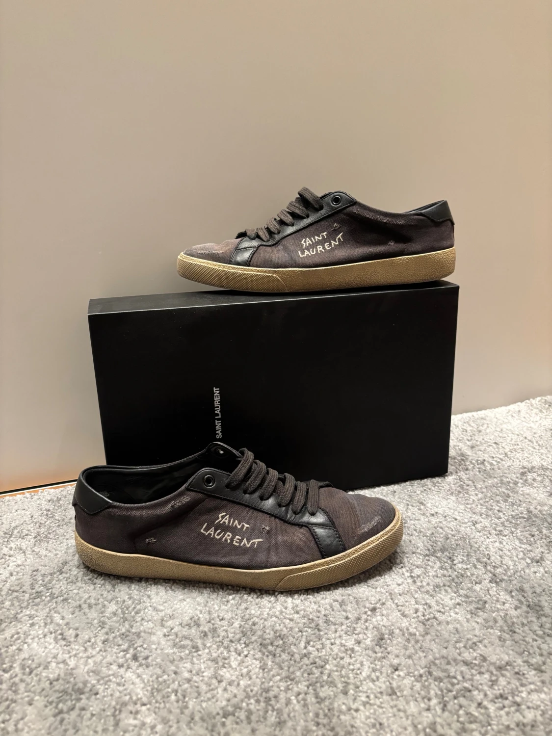 Svarta Saint Laurent sneakers