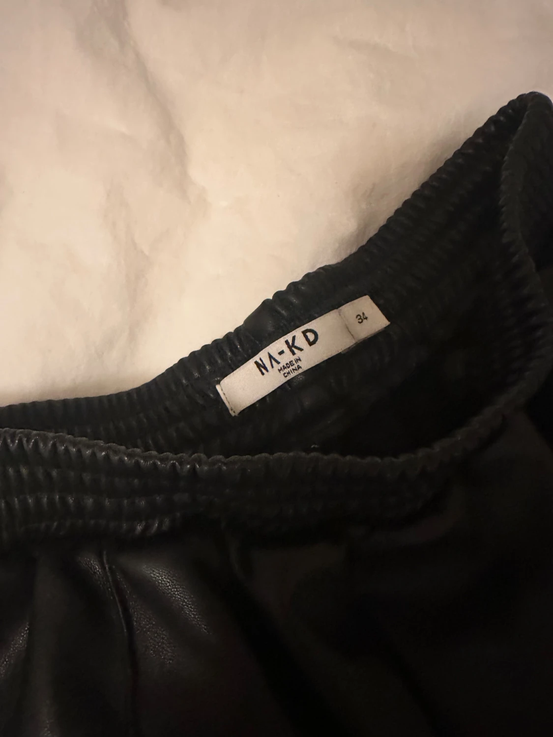 Svarta skinnbyxor från NA-KD - 2