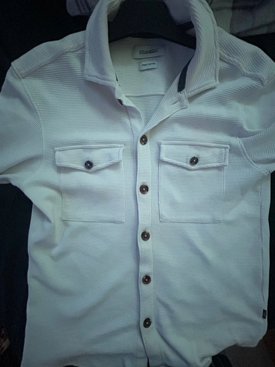 Läs beskrivningen Vit overshirt  - 3